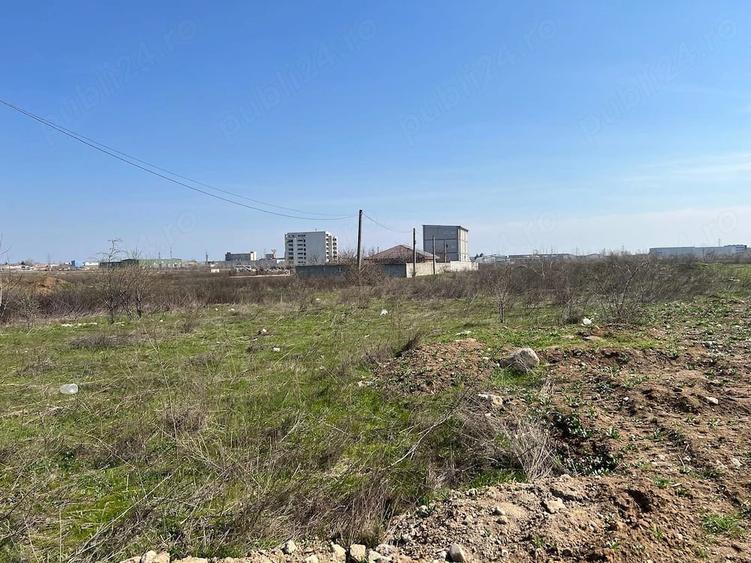 Teren de 5500 mp, în Central