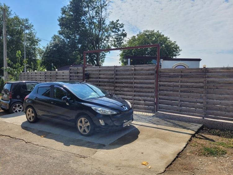 Casă cu 5 camere cu Teren 3500 Mp în Ungureni (Gherghița)