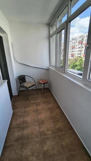 Apartament cu 2 camere semidecomandat, mobilat în 1 Mai