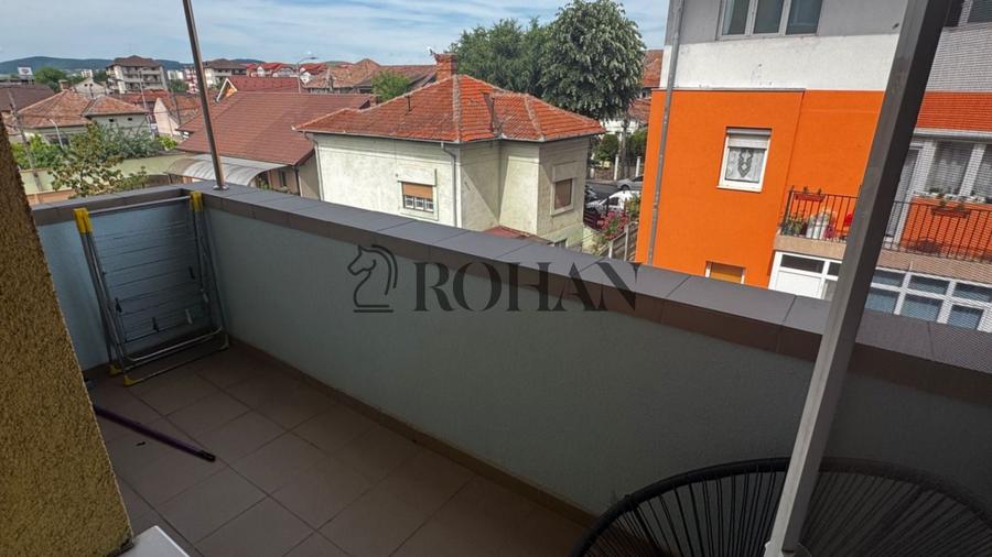 Apartament cu 2 camere decomandat, mobilat în Central