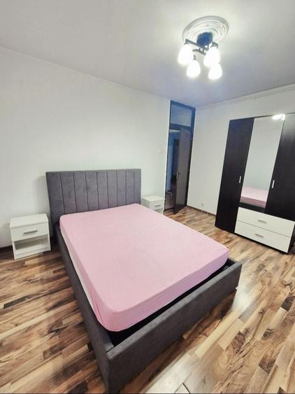 Apartament cu 3 camere decomandat în Obor