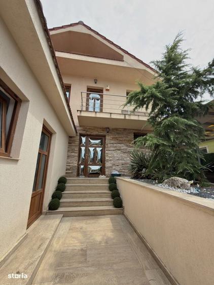 Casă cu 4 camere în Lumina