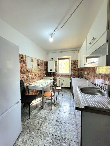 Apartament cu 3 camere decomandat în Lipovei