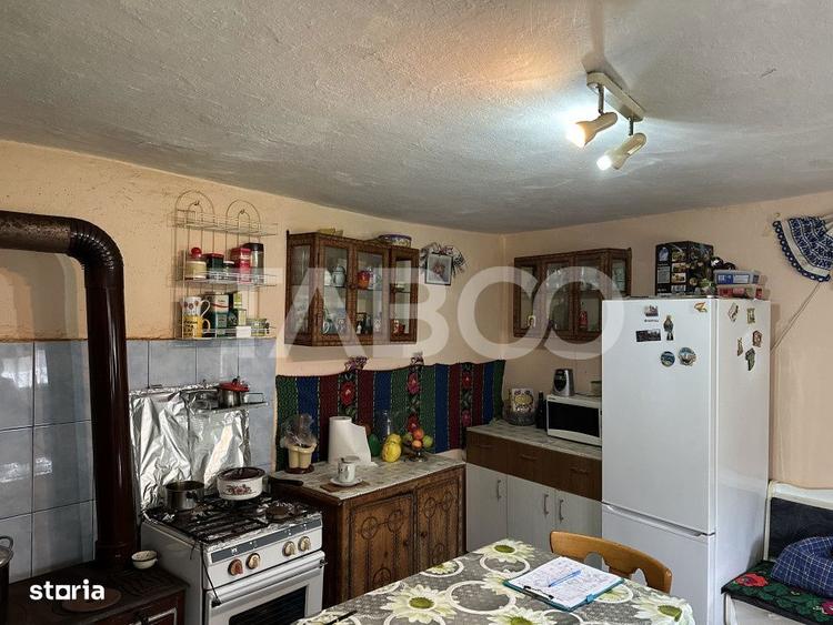 Casa cu gradina 3 camere anexe gospodaresti 5702 mp teren in Gura Vaii - 7