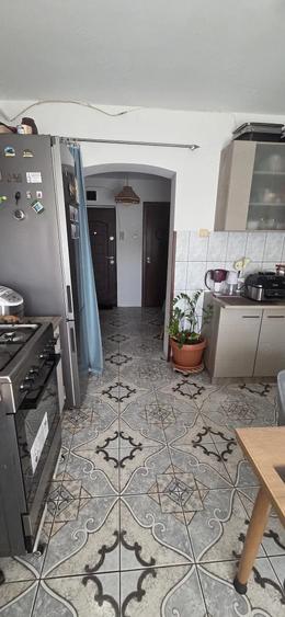 Apartament cu 3 camere semidecomandat în Central
