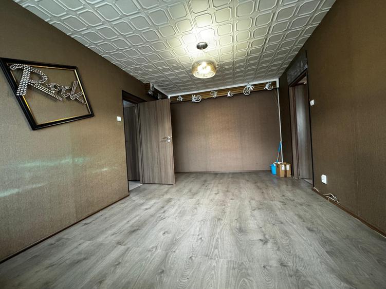 Apartament cu 3 camere semidecomandat în Tătărași