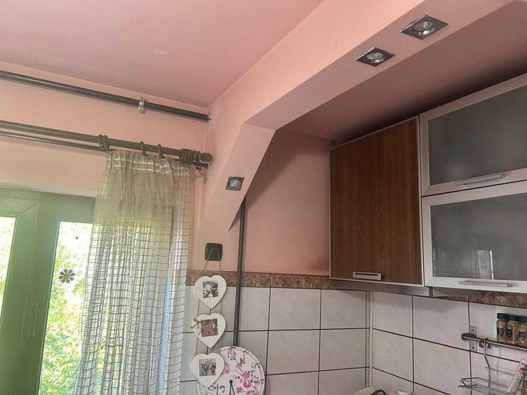 Apartament cu 3 camere semidecomandat în Mihai Bravu