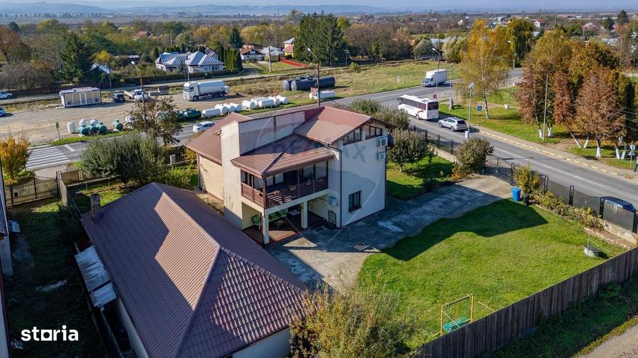 Casă cu 4 camere cu Teren 1617 Mp în Central