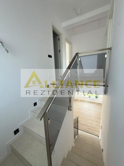 Casă individuală cu 4 camere decomandat cu Canalizare în Berceni