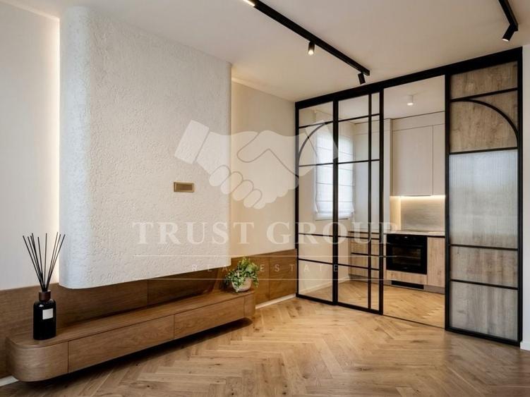 Apartament cu 3 camere decomandat, mobilat în P-ța Unirii