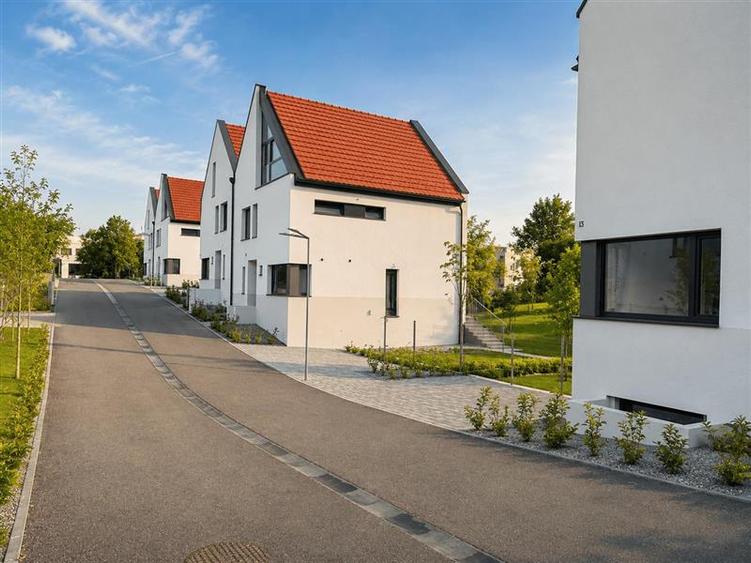 Duplex cu 5 camere cu Canalizare în Bună Ziua
