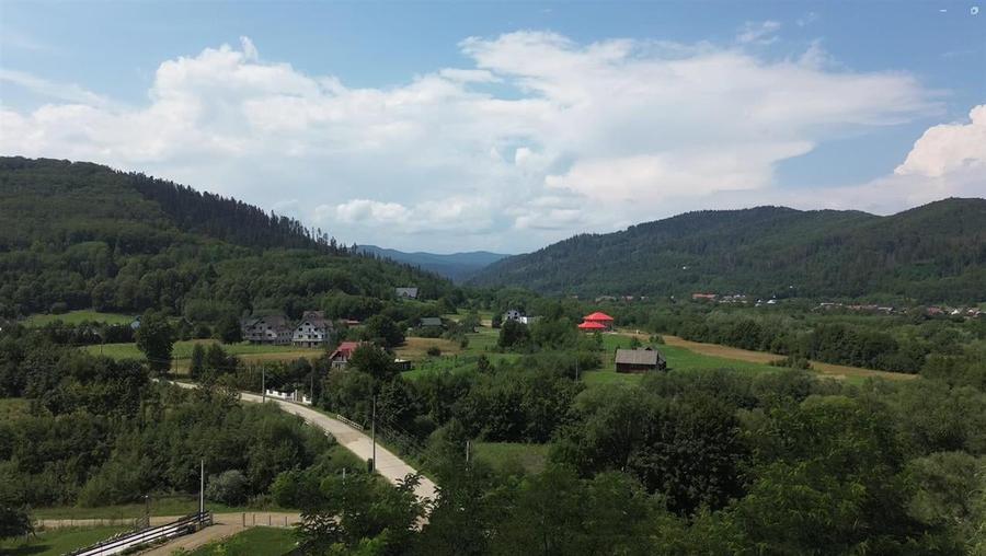 Casă individuală cu 6 camere cu Garaj în Sucevița