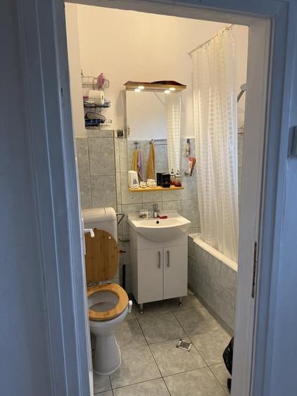 Casă cu 4 camere cu Teren 105 Mp în Vatra Luminoasă