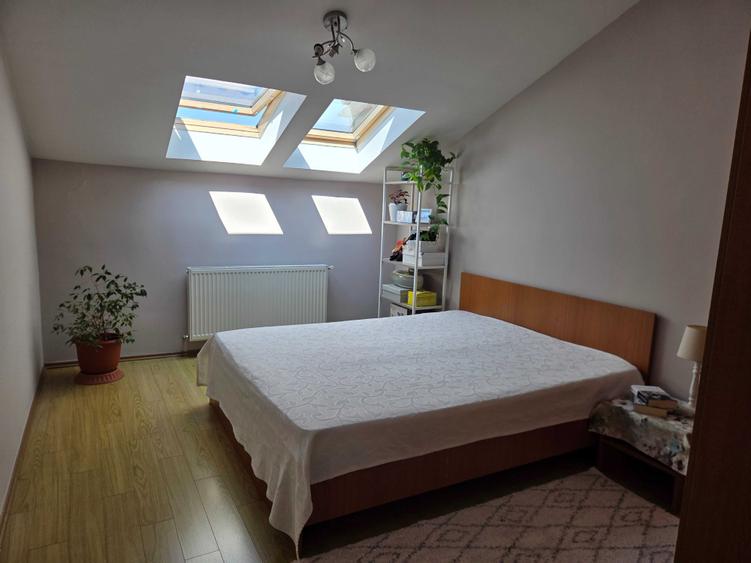 Apartament cu 3 camere decomandat în Florești