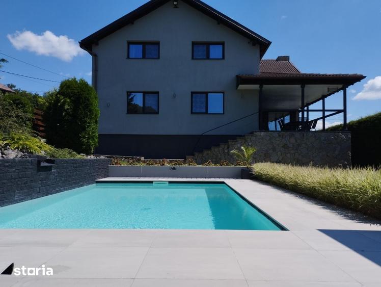 Casă cu 6 camere cu Teren 900 Mp în Cetate
