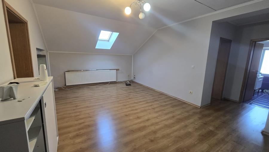 Apartament cu 2 camere semidecomandat în Giroc