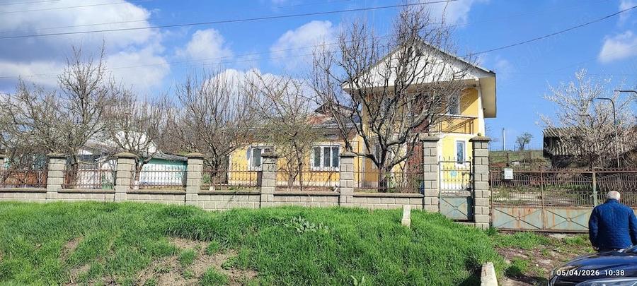 Casă cu Teren 2000 Mp în Leorda