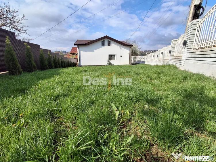 Casă cu 6 camere cu Teren 500 Mp în Valea Adâncă