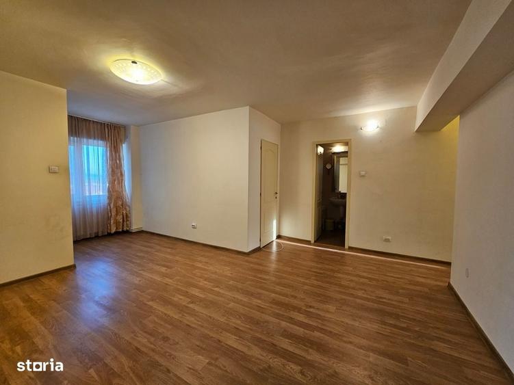 Apartament cu 4 camere decomandat în Decebal