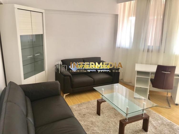 Apartament cu 2 camere decomandat, mobilat în Central