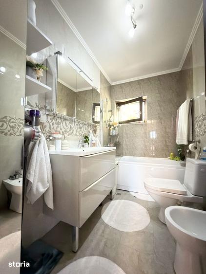 Casă cu 4 camere cu Teren 458 Mp în Sânmihaiu Român