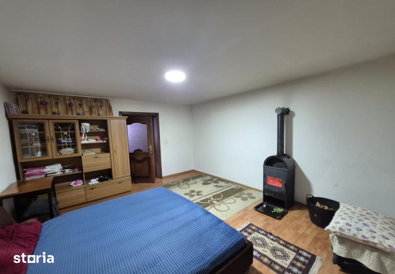 Casă cu 4 camere cu Teren 1933 Mp în Central