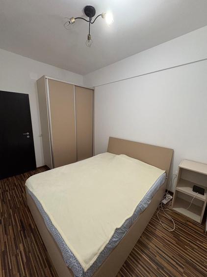 Apartament cu 2 camere semidecomandat, mobilat în Palat
