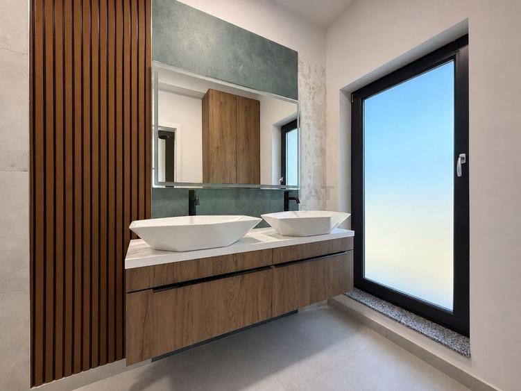 Casă individuală cu 4 camere cu Piscina în Tunari