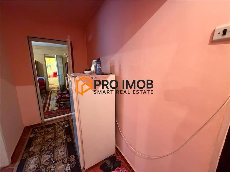 Apartament cu 3 camere decomandat în 1 Decembrie