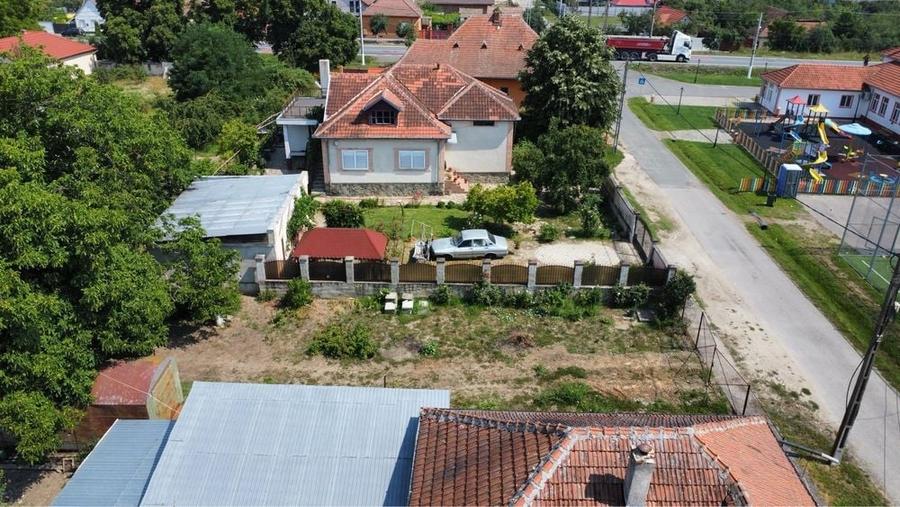 Teren de 689 mp, în Mândruloc