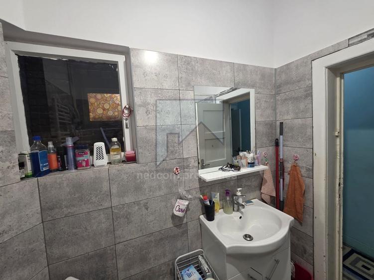 Casă individuală cu 5 camere cu Canalizare în Doamna Ghica