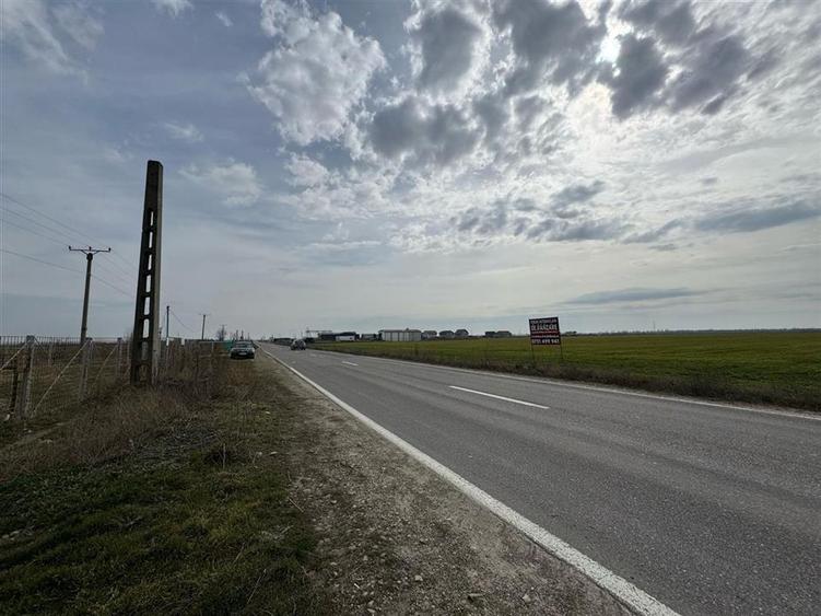 Teren Construcții intravilan de 5233 mp, în Est