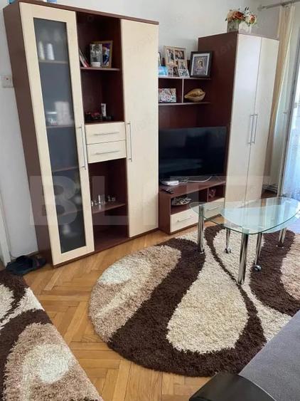 Apartament cu 3 camere semidecomandat, mobilat în Botizului