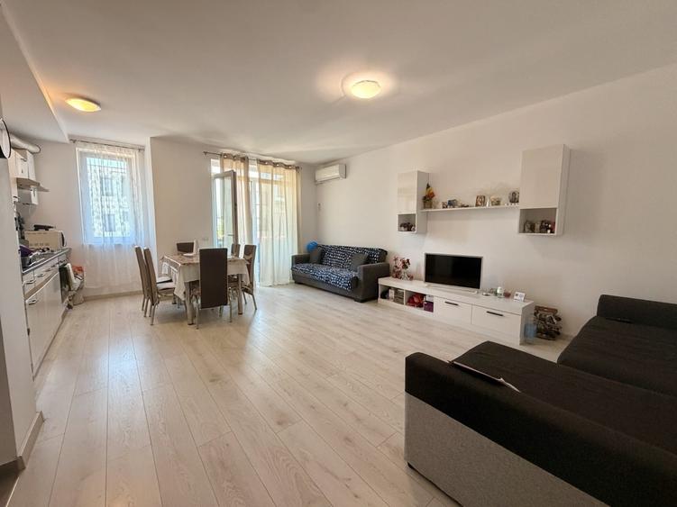 Apartament cu 3 camere decomandat, mobilat în Dumbrăvița