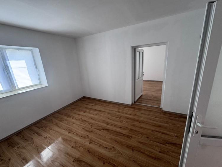 Casă individuală cu 5 camere cu Teren 3223 Mp în Josani (Măgești)