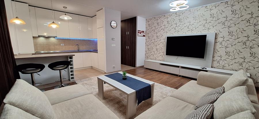 Apartament cu 3 camere decomandat, mobilat în Torontalului