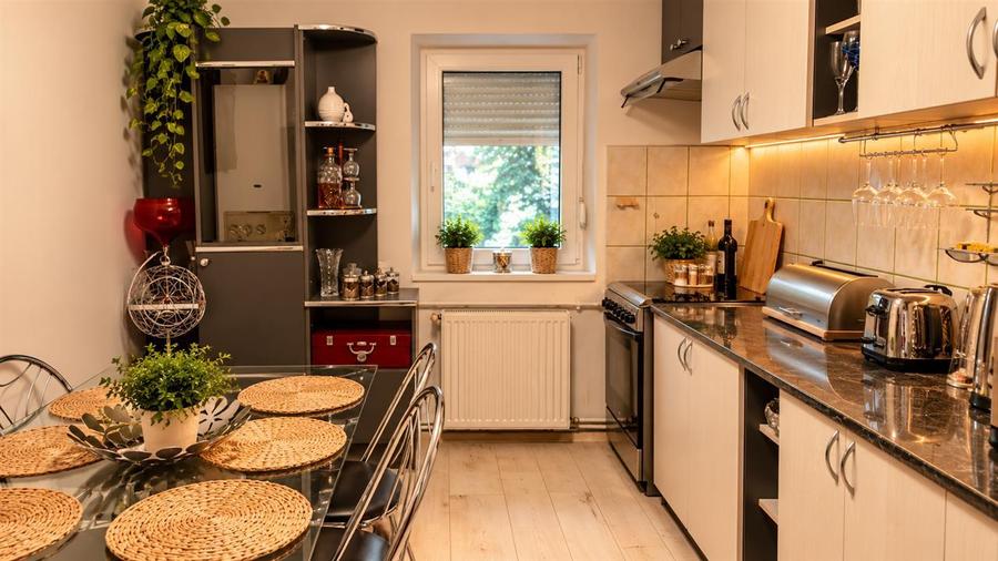 Apartament cu 3 camere decomandat în Răcădău