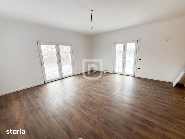 Casă cu 8 camere cu Teren 2650 Mp în Ițcani