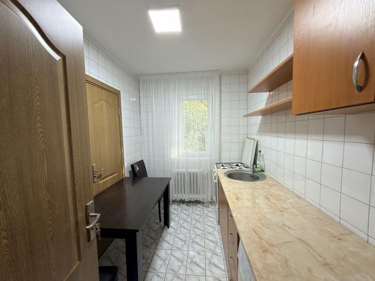 Apartament cu 3 camere semidecomandat în Brazda lui Novac