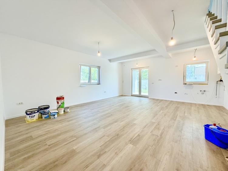 Duplex cu 4 camere cu Canalizare în Moșnița Nouă