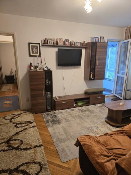 Apartament cu 3 camere decomandat în Mihai Bravu