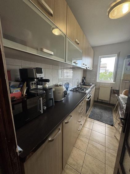 Persoana fizica, vand apartament 2 camere semidecomandat