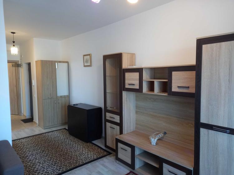 Garsonieră decomandată în Roșu