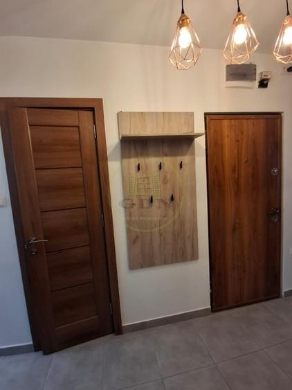 Apartament cu 3 camere decomandat, mobilat în Central