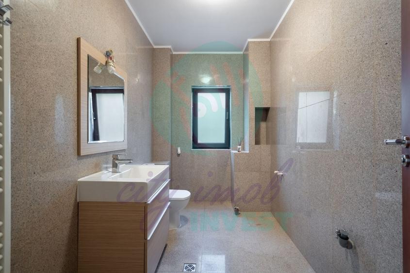Casă individuală cu 5 camere cu Canalizare în Vitan
