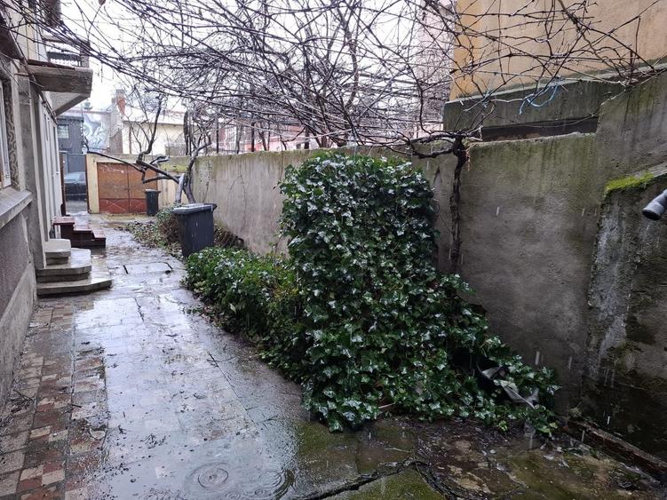 Casă individuală cu 12 camere cu Canalizare în Unirii