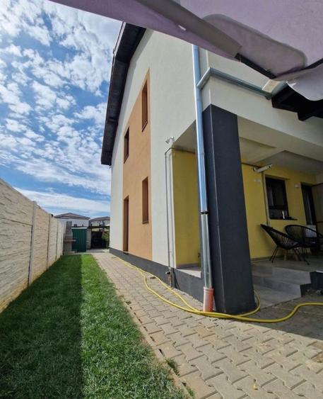 Duplex cu 3 camere cu Canalizare în Giroc