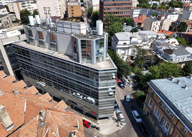 Birou, de 5,185 mp, în Universitate