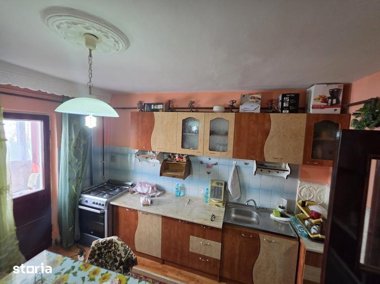 Apartament cu 3 camere decomandat în Mioriței