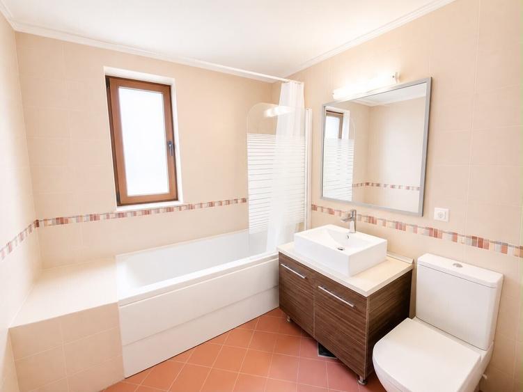 Duplex cu 6 camere cu Piscina în Iancu Nicolae